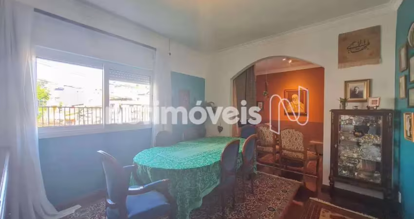 Casa residencial à venda no bairro Sagrada Família com 156 m² e 3 dormitórios.