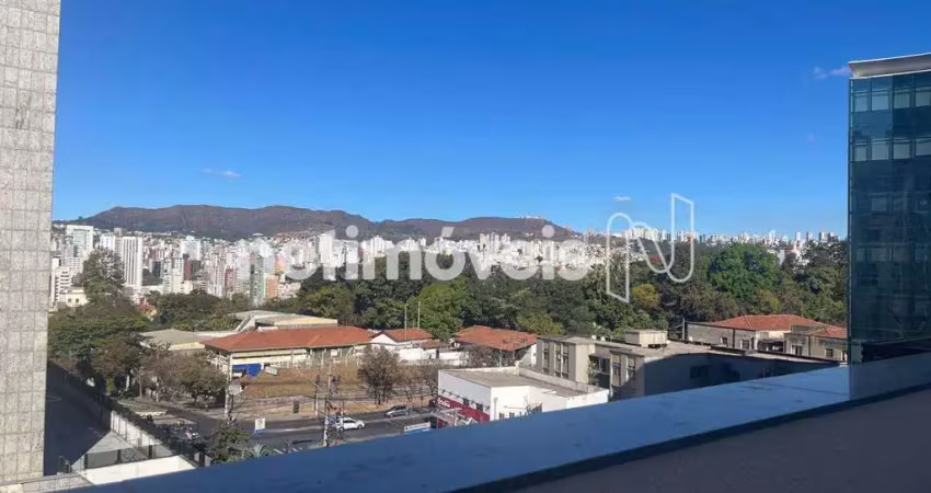 Apartamento à venda no bairro Santo Agostinho com 3 dormitórios, 109 m² de área útil