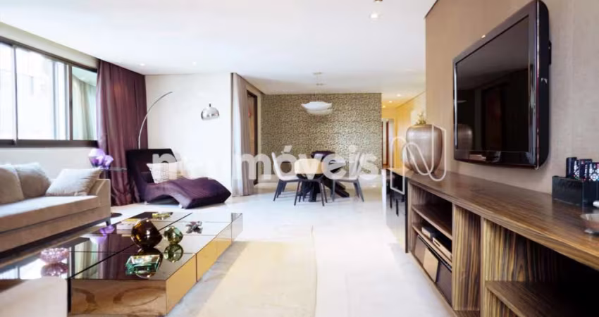 Apartamento à venda em Santo Agostinho com 250 m² e 4 dormitórios/quartos disponíveis.