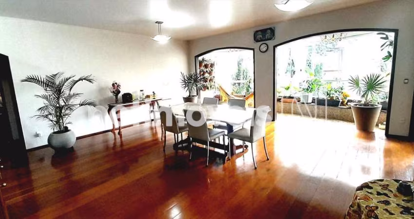Apartamento à venda no bairro Santo Agostinho, 244m² com 4 dormitórios/quartos disponível.