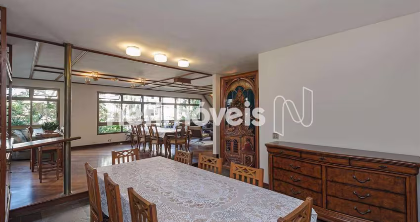 Apartamento à venda no bairro Lourdes com 318 m² e 4 dormitórios/quartos disponíveis.