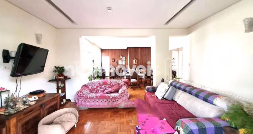 Casa residencial à venda no bairro Prado com 360 m² e 7 dormitórios/quartos.