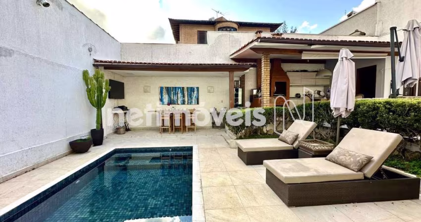 Casa residencial à venda no bairro Belvedere com 385 m² e 4 dormitórios/quartos.