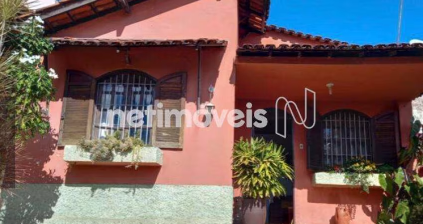 Casa residencial à venda no bairro Nova Suíssa com 300 m² e 3 dormitórios.