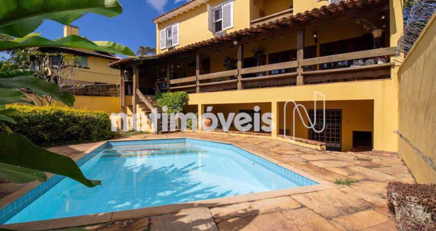 Casa residencial à venda no bairro Belvedere com 463 m² e 4 dormitórios/quartos.
