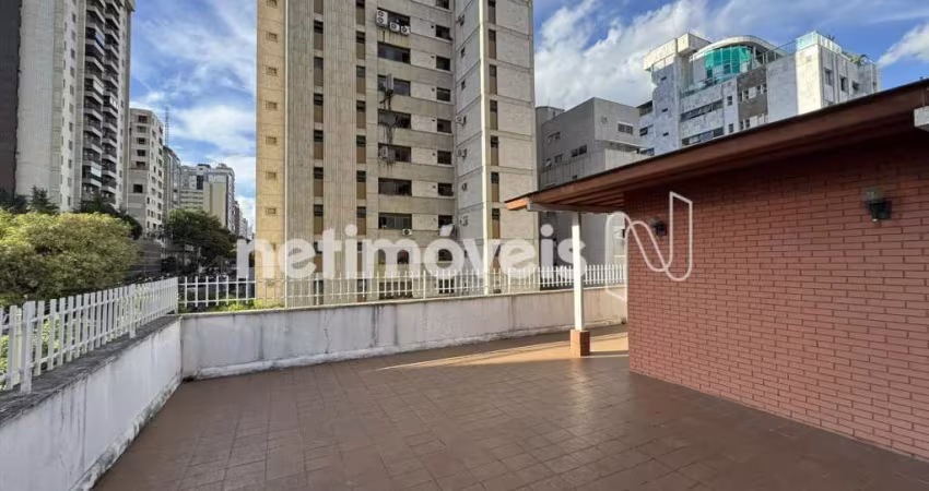 Cobertura à venda no bairro Lourdes com 300 m² e 4 dormitórios/quartos disponíveis.