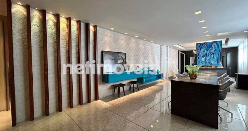 Apartamento à venda no bairro Savassi com 4 dormitórios/quartos e 275 m² úteis.
