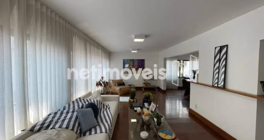 Apartamento à venda no bairro Santa Lúcia com 180 m² e 3 dormitórios/quartos disponíveis.