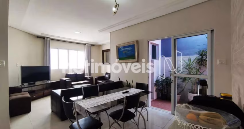 Casa residencial à venda no bairro Sagrada Família com 200 m² e 4 dormitórios/quartos.