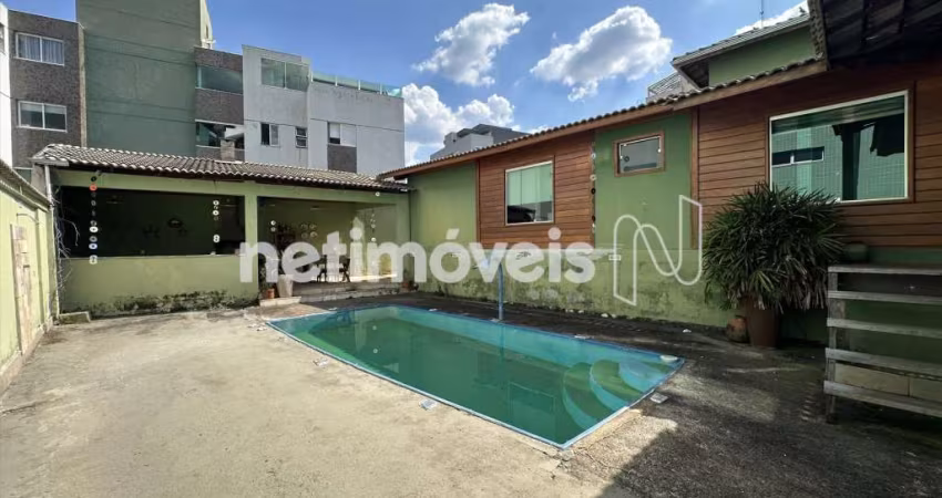 Casa residencial à venda no bairro Buritis com 3 dormitórios e 450 m² de área útil