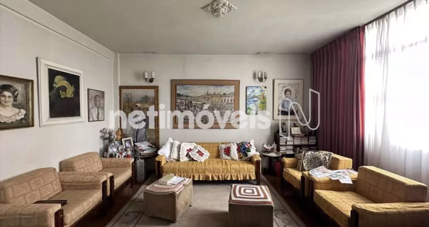 Apartamento à venda no bairro Savassi com 211m² e 3 dormitórios/quartos disponíveis