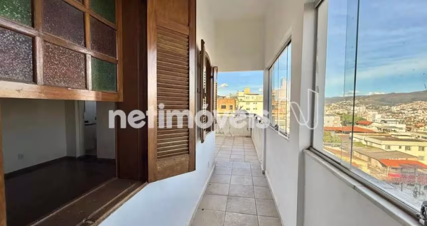 Cobertura à venda no bairro Sagrada Família com 150 m² e 3 dormitórios/quartos.