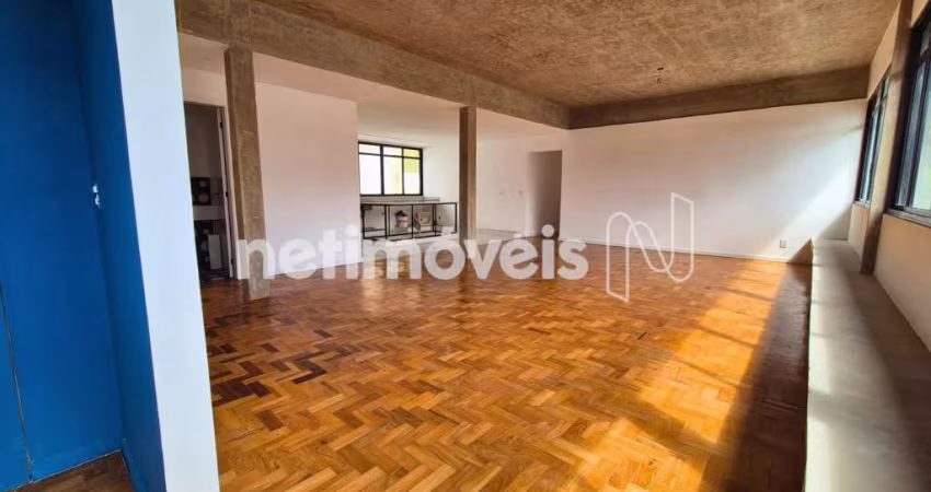 Apartamento para Aluguel no Sion com 200 m² e 4 dormitórios/quartos disponíveis.