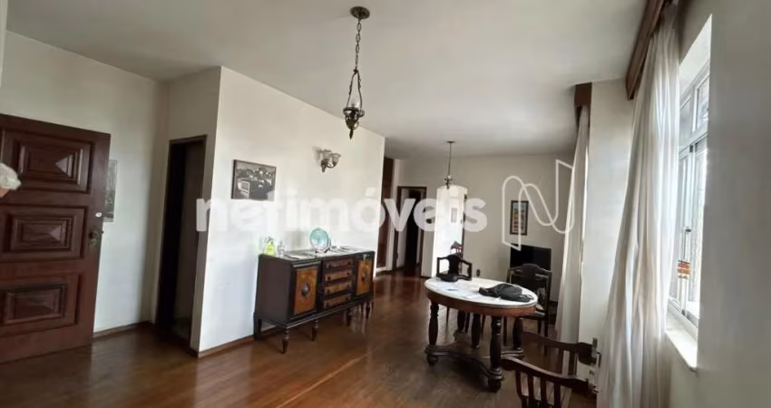Apartamento à venda na Savassi com 3 dormitórios e 120 m² de área útil disponível.