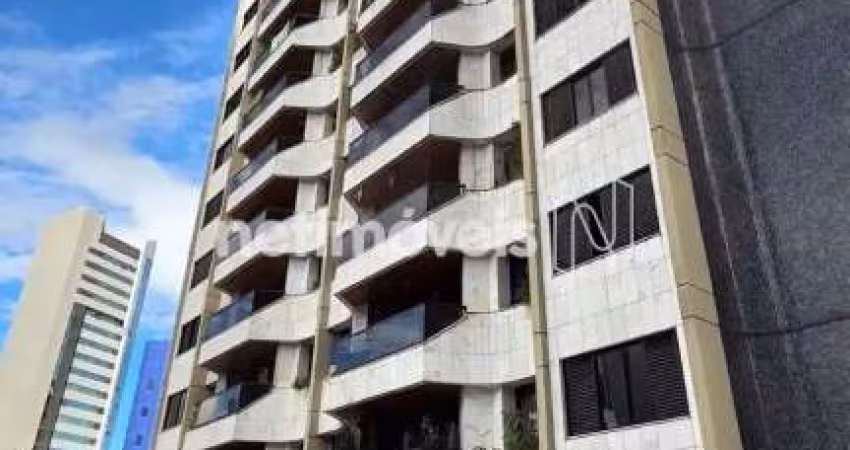 Apartamento à venda no bairro Funcionários com 150 m² e 4 dormitórios/quartos.