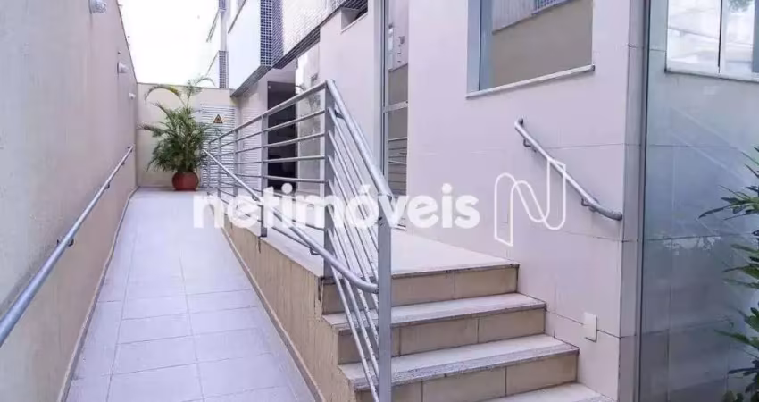 Cobertura à venda no bairro Gutierrez com 180 m² de área útil.