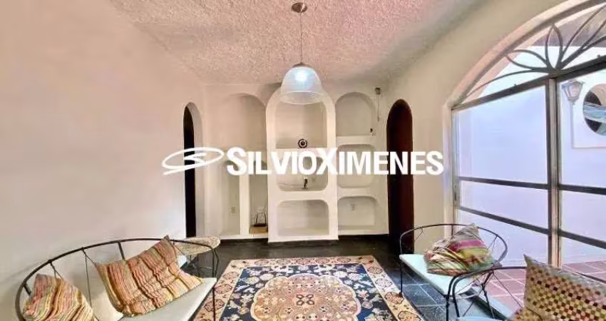 Casa com 4 quartos à venda na Rua Santa Maria Itabira, Sion, Belo Horizonte