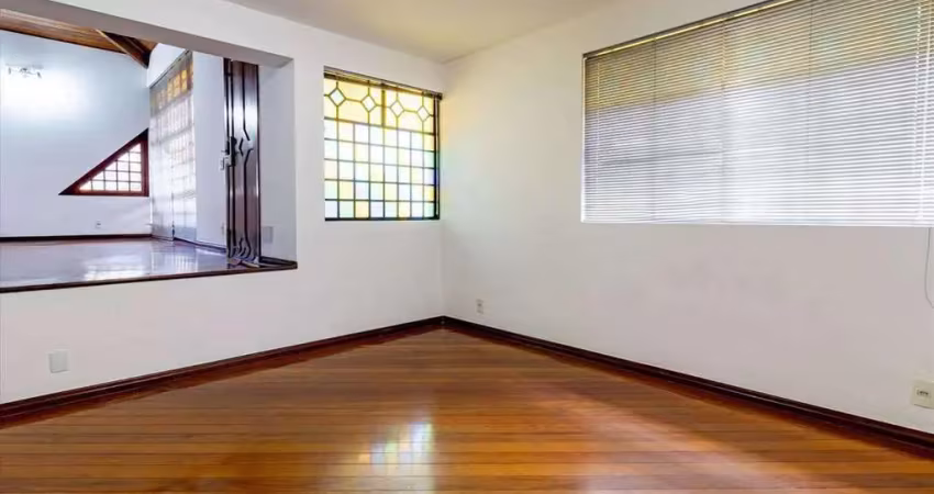Residencial › casa com 497,61 (m²), 6 quartos e 6 vagas para aluguel