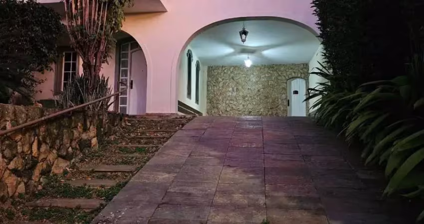 Residencial › casa com 380,00 (m²), 5 quartos e 3 vagas para aluguel