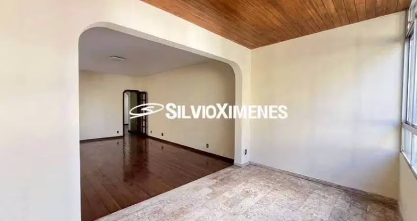 Área privativa à venda com 220m², 4 quartos e 4 vagas