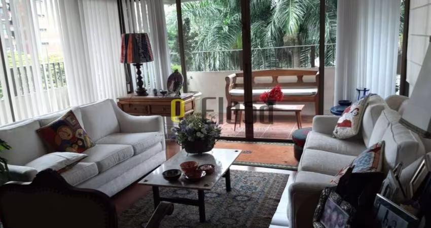 Apartamento Real Parque/Morumbi com 4 dormitórios, 2 suítes, 4 vagas.