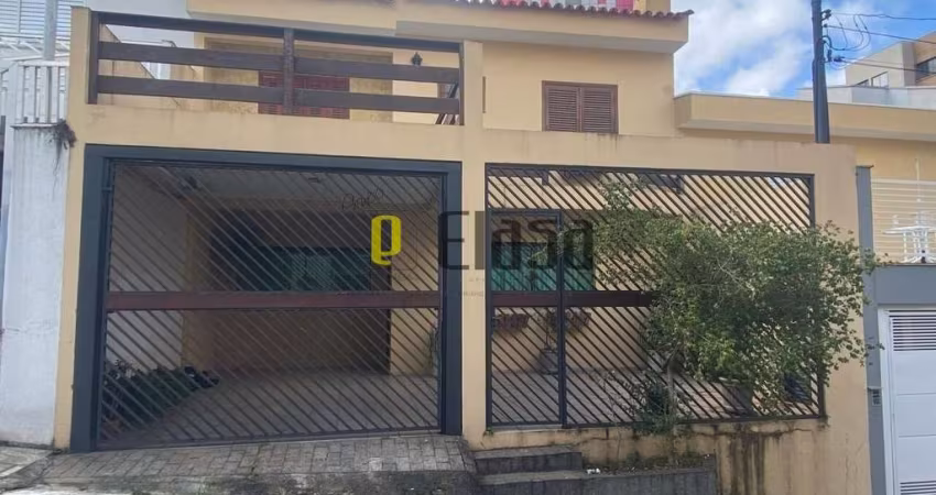 Sobrada em Vila, 3 suítes,  2 salas, 3 vagas!