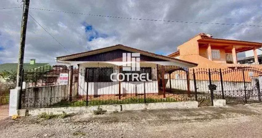 Casa para locação com 2 dormitórios, 2 vagas de garagem situada no bairro dom an