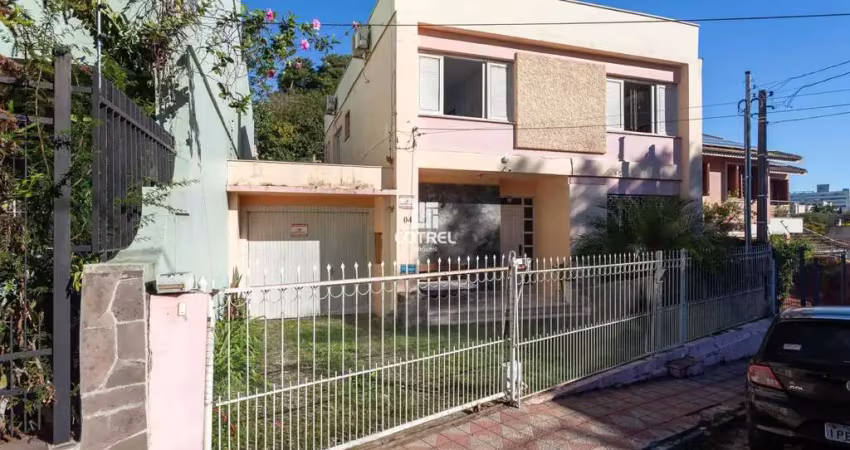 Casa central 3 dormitórios sendo 1 suíte e 3 vagas de garagem localizada na cida