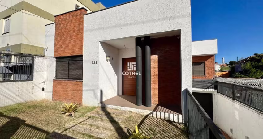 Casa á venda, 3 dormitórios sendo 1 suíte, 4 vagas na garagem, situada no bairro