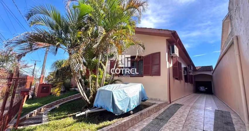 Casa para venda com 3 dormitórios e 2 garagens situada no Bairro Centro em Santa