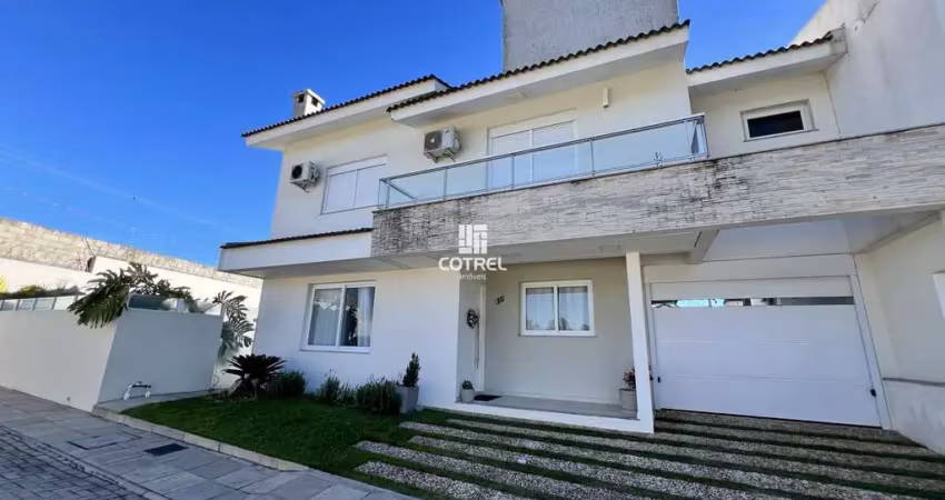 Casa em condomínio fechado com piscina e semimobiliada situada no Bairro Camobi