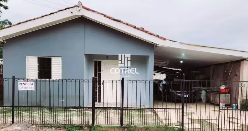 Casa à venda 3 dormitórios, piscina, pátio amplo, 3 vagas de garagem, situado no