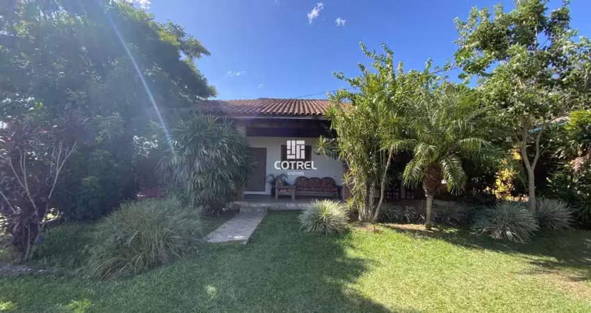 Casa comercial com 03 salas e 03 banheiros, situada na av. prefeito evandro no b