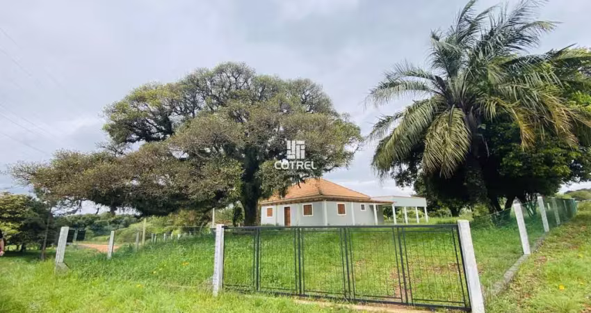 Chácara a venda com área construída de 3 dormitórios sendo 1 suíte, 2 banheiros