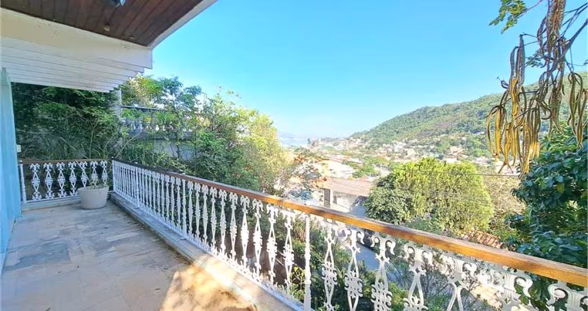 Casa com 4 quartos à venda em São Francisco - RJ
