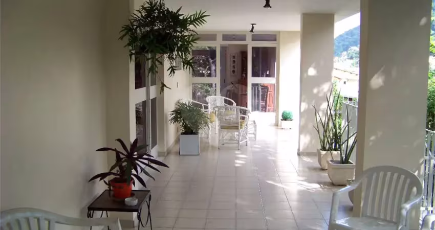 Casa com 5 quartos à venda em São Francisco - RJ