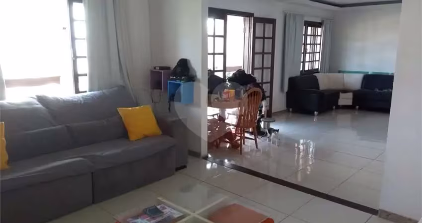 Casa com 3 quartos à venda em Santa Rosa - RJ