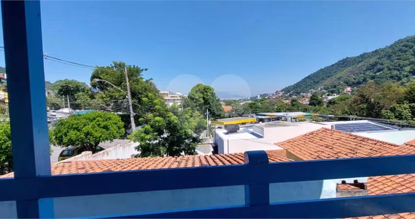 Casa com 4 quartos à venda em São Francisco - RJ