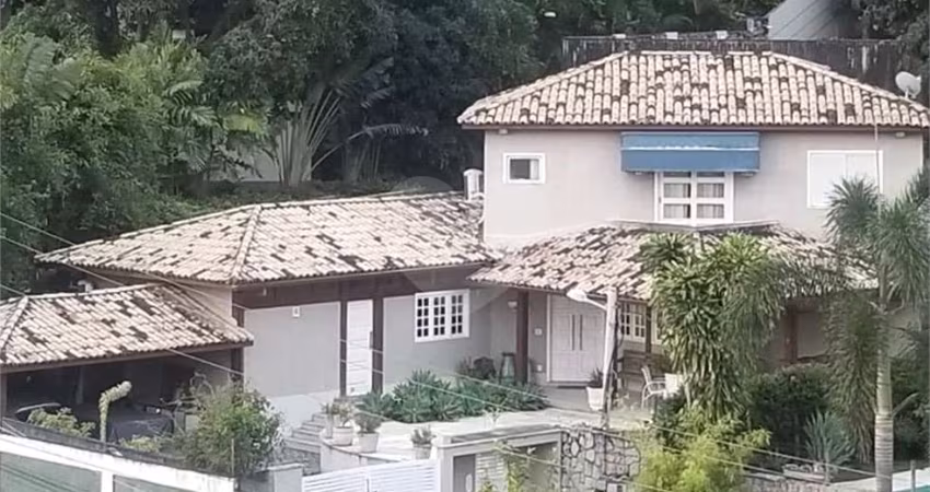 Condomínio com 5 quartos à venda em Sapê - RJ