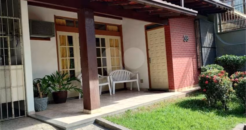 Casa com 4 quartos à venda em São Francisco - RJ