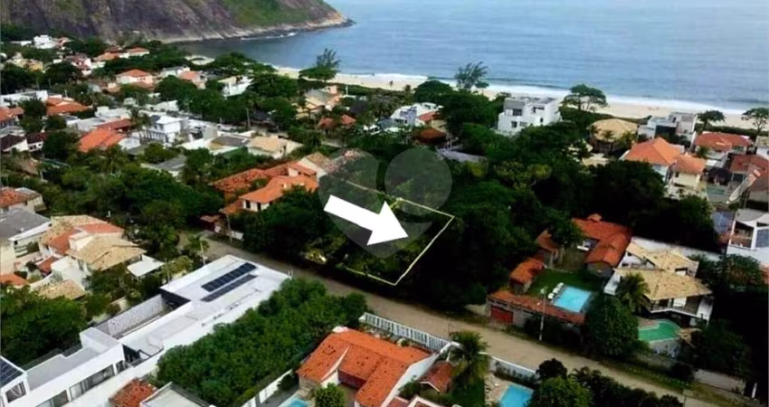 Terreno à venda em Itacoatiara - RJ