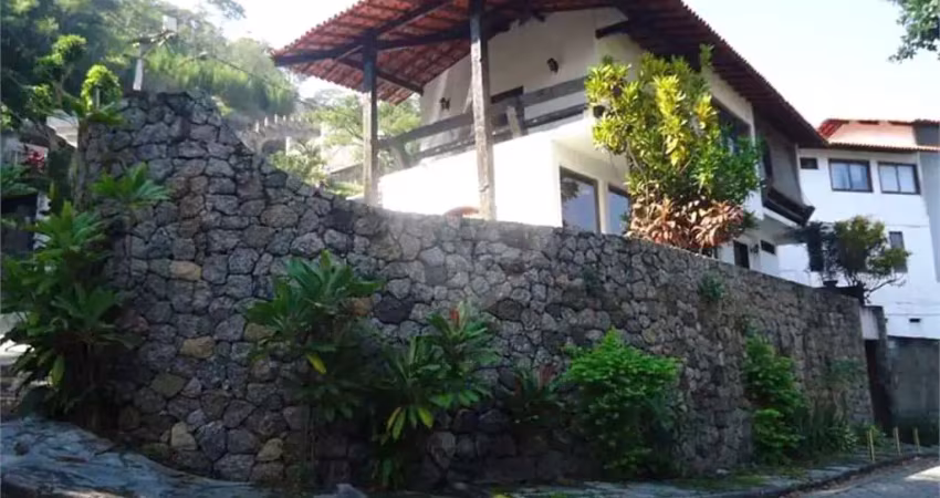 Casa com 3 quartos à venda na Rua Doutor Henrique Portugal, São Francisco, Niterói