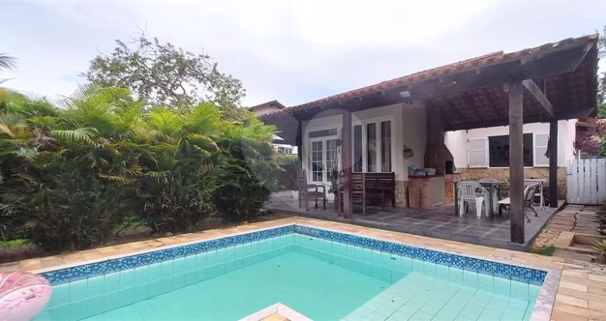 Condomínio com 3 quartos à venda em Badu - RJ
