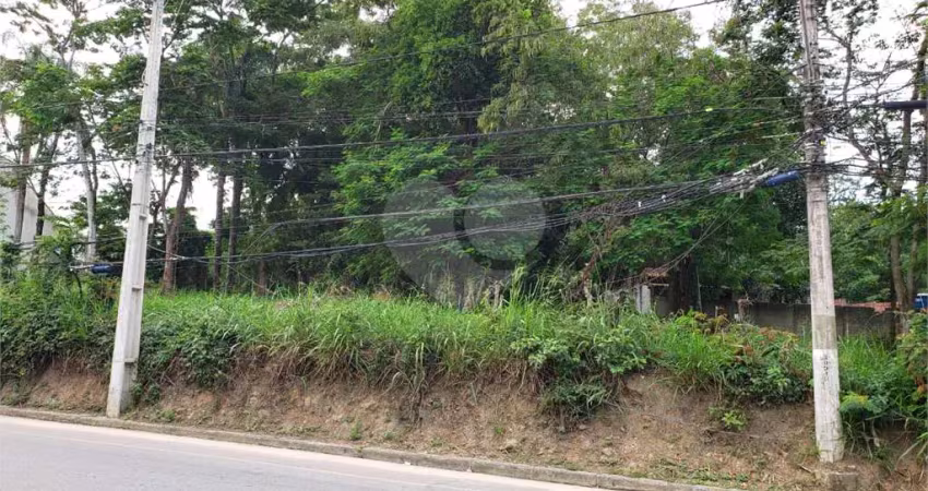 Terreno à venda na Avenida Irene Lopes Sodré, Engenho do Mato, Niterói