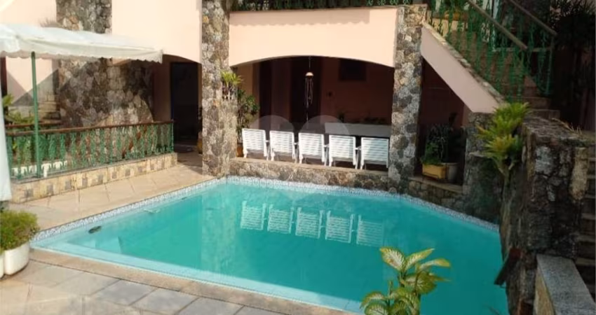 Casa com 4 quartos à venda em Camboinhas - RJ