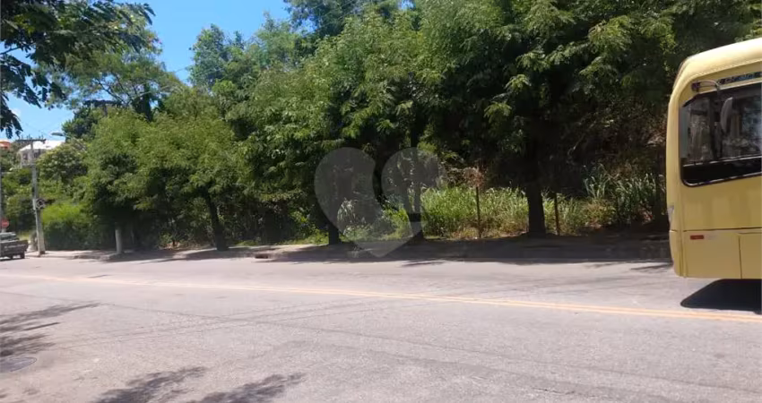 Terreno à venda na Avenida Almirante Tamandaré, Piratininga, Niterói