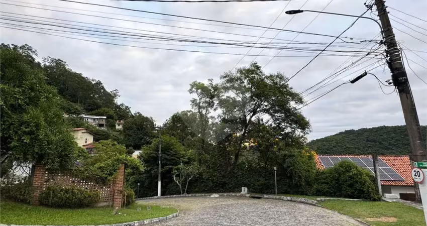 Terreno em condomínio fechado à venda na Estrada Francisco da Cruz Nunes, Badu, Niterói