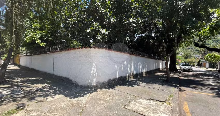 Casa com 8 quartos à venda em São Francisco - RJ