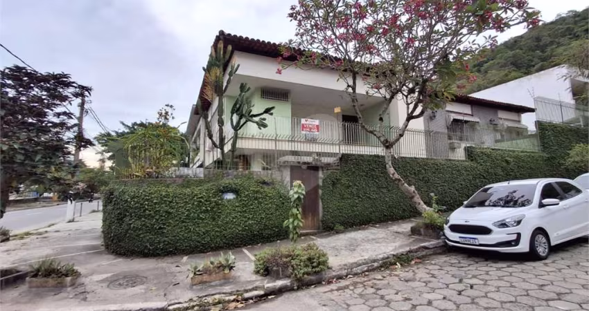 Casa com 4 quartos à venda ou para locação em São Francisco - RJ