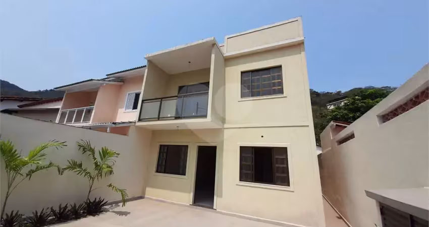 Casa com 4 quartos à venda em São Francisco - RJ